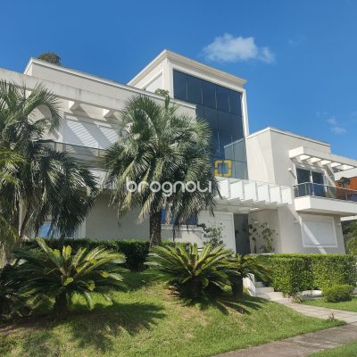 Casa com 995m², 9 quartos (sendo 8 suítes), 4 garagens, no bairro Jurerê Internacional em Florianópolis