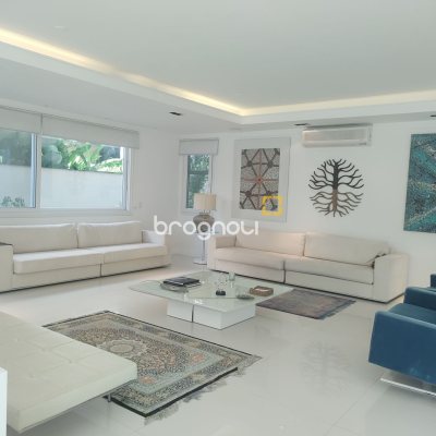 Casa com 995m², 9 quartos (sendo 8 suítes), 4 garagens, no bairro Jurerê Internacional em Florianópolis