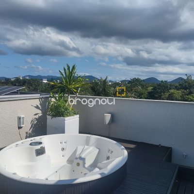 Casa com 995m², 9 quartos (sendo 8 suítes), 4 garagens, no bairro Jurerê Internacional em Florianópolis