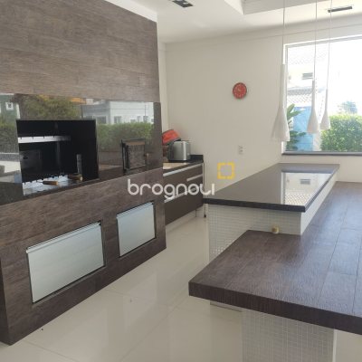 Casa com 995m², 9 quartos (sendo 8 suítes), 4 garagens, no bairro Jurerê Internacional em Florianópolis