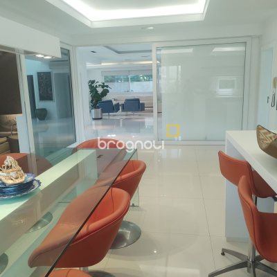 Casa com 995m², 9 quartos (sendo 8 suítes), 4 garagens, no bairro Jurerê Internacional em Florianópolis