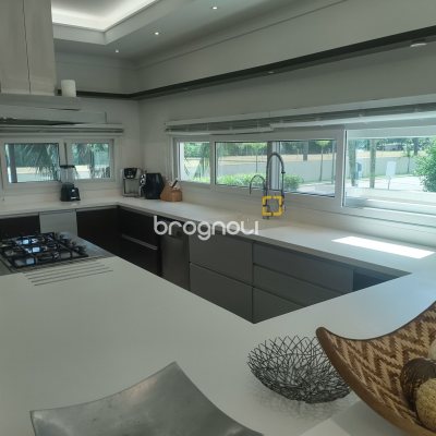 Casa com 995m², 9 quartos (sendo 8 suítes), 4 garagens, no bairro Jurerê Internacional em Florianópolis