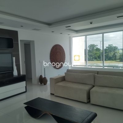 Casa com 995m², 9 quartos (sendo 8 suítes), 4 garagens, no bairro Jurerê Internacional em Florianópolis