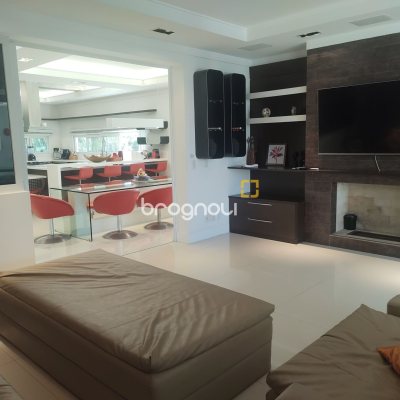 Casa com 995m², 9 quartos (sendo 8 suítes), 4 garagens, no bairro Jurerê Internacional em Florianópolis