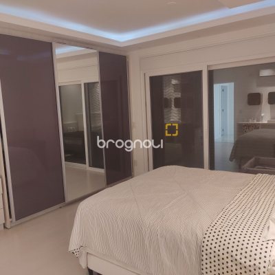 Casa com 995m², 9 quartos (sendo 8 suítes), 4 garagens, no bairro Jurerê Internacional em Florianópolis