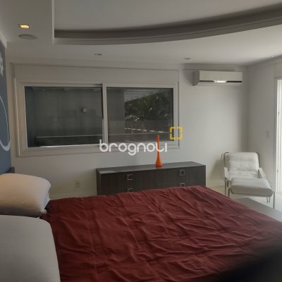 Casa com 995m², 9 quartos (sendo 8 suítes), 4 garagens, no bairro Jurerê Internacional em Florianópolis