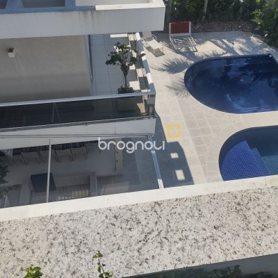 Casa com 995m², 9 quartos (sendo 8 suítes), 4 garagens, no bairro Jurerê Internacional em Florianópolis