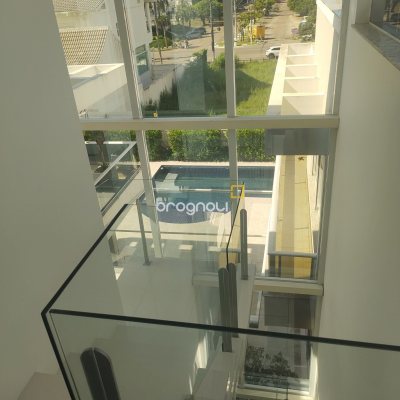 Casa com 995m², 9 quartos (sendo 8 suítes), 4 garagens, no bairro Jurerê Internacional em Florianópolis
