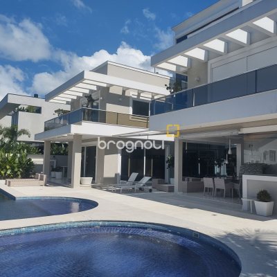 Casa com 995m², 9 quartos (sendo 8 suítes), 4 garagens, no bairro Jurerê Internacional em Florianópolis