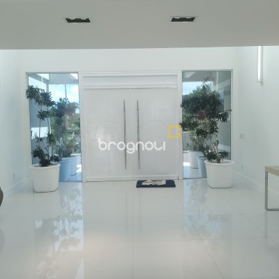 Casa com 995m², 9 quartos (sendo 8 suítes), 4 garagens, no bairro Jurerê Internacional em Florianópolis