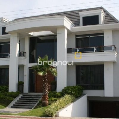 Casa com 758m², 5 quartos (sendo 5 suítes), 5 garagens, no bairro Jurerê Internacional em Florianópolis
