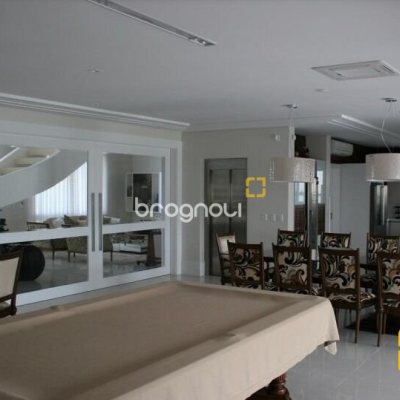 Casa com 758m², 5 quartos (sendo 5 suítes), 5 garagens, no bairro Jurerê Internacional em Florianópolis