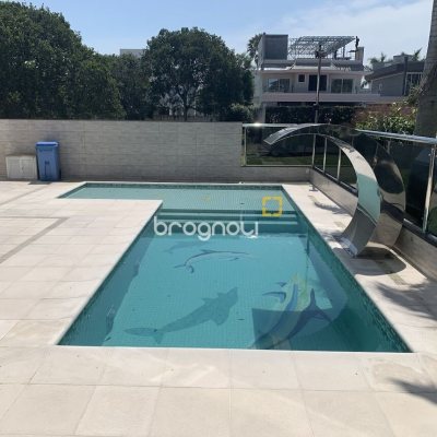 Casa com 739m², 4 quartos (sendo 4 suítes), 4 garagens, no bairro Jurerê Internacional em Florianópolis