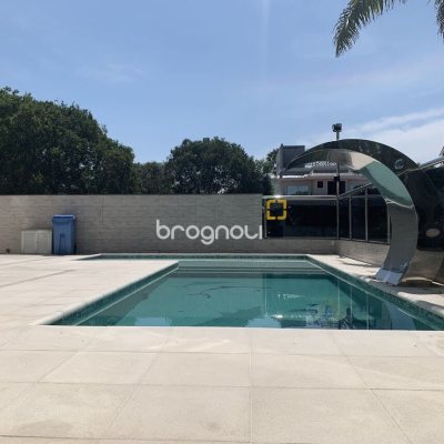 Casa com 739m², 4 quartos (sendo 4 suítes), 4 garagens, no bairro Jurerê Internacional em Florianópolis