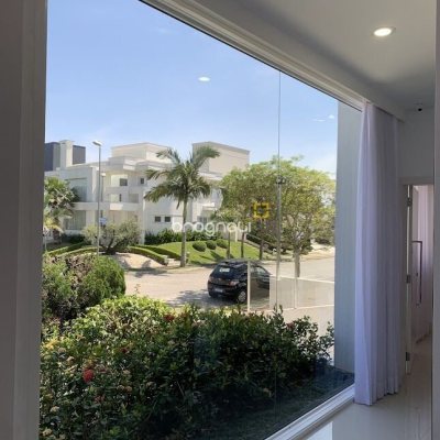 Casa com 739m², 4 quartos (sendo 4 suítes), 4 garagens, no bairro Jurerê Internacional em Florianópolis