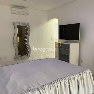Casa com 739m², 4 quartos (sendo 4 suítes), 4 garagens, no bairro Jurerê Internacional em Florianópolis