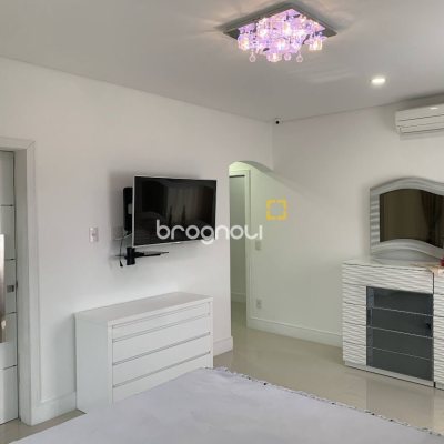 Casa com 739m², 4 quartos (sendo 4 suítes), 4 garagens, no bairro Jurerê Internacional em Florianópolis
