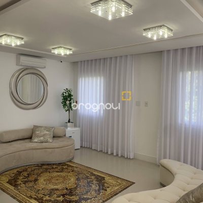 Casa com 739m², 4 quartos (sendo 4 suítes), 4 garagens, no bairro Jurerê Internacional em Florianópolis