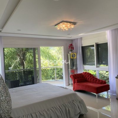 Casa com 739m², 4 quartos (sendo 4 suítes), 4 garagens, no bairro Jurerê Internacional em Florianópolis