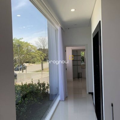 Casa com 739m², 4 quartos (sendo 4 suítes), 4 garagens, no bairro Jurerê Internacional em Florianópolis