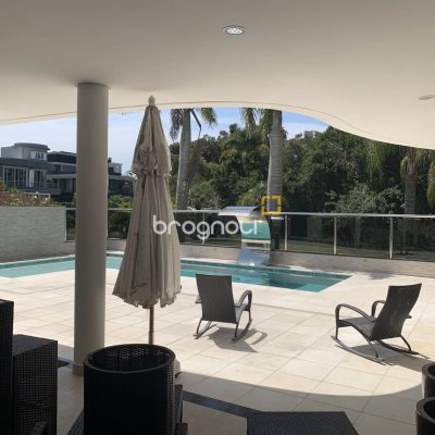 Casa com 739m², 4 quartos (sendo 4 suítes), 4 garagens, no bairro Jurerê Internacional em Florianópolis
