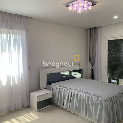 Casa com 739m², 4 quartos (sendo 4 suítes), 4 garagens, no bairro Jurerê Internacional em Florianópolis