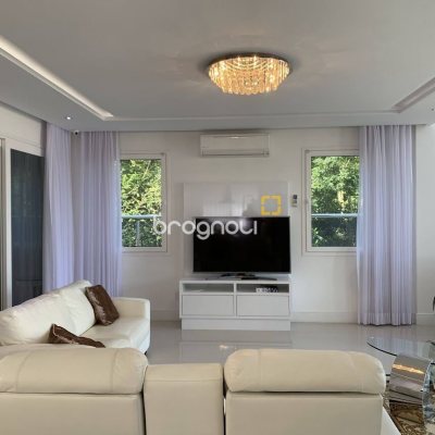 Casa com 739m², 4 quartos (sendo 4 suítes), 4 garagens, no bairro Jurerê Internacional em Florianópolis