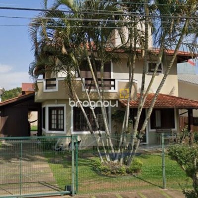 Casa com 200m², 4 quartos (sendo 1 suíte), 3 garagens, no bairro Jurerê Internacional em Florianópolis