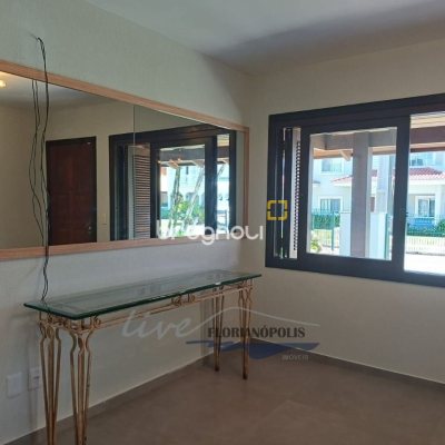 Casa com 200m², 4 quartos (sendo 1 suíte), 3 garagens, no bairro Jurerê Internacional em Florianópolis