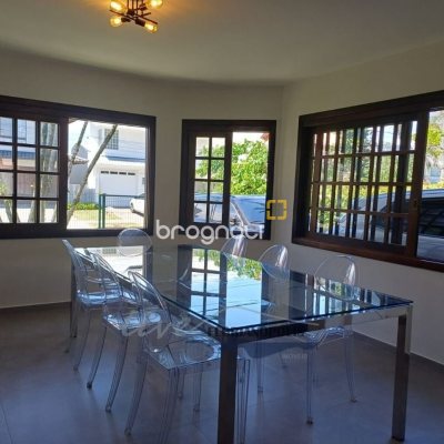 Casa com 200m², 4 quartos (sendo 1 suíte), 3 garagens, no bairro Jurerê Internacional em Florianópolis