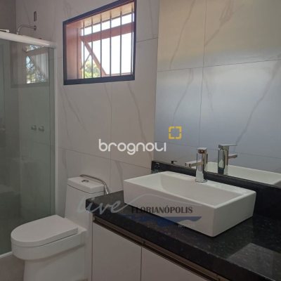Casa com 200m², 4 quartos (sendo 1 suíte), 3 garagens, no bairro Jurerê Internacional em Florianópolis