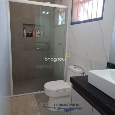 Casa com 200m², 4 quartos (sendo 1 suíte), 3 garagens, no bairro Jurerê Internacional em Florianópolis
