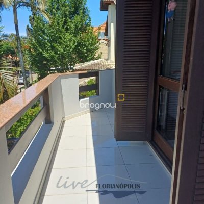 Casa com 200m², 4 quartos (sendo 1 suíte), 3 garagens, no bairro Jurerê Internacional em Florianópolis