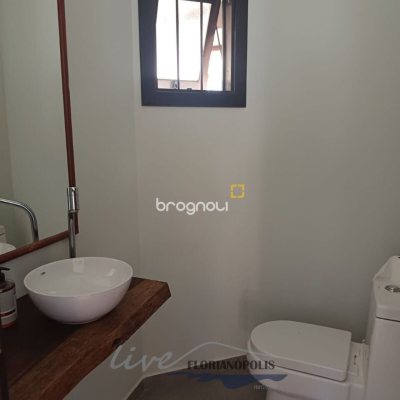 Casa com 200m², 4 quartos (sendo 1 suíte), 3 garagens, no bairro Jurerê Internacional em Florianópolis