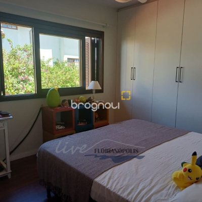Casa com 200m², 4 quartos (sendo 1 suíte), 3 garagens, no bairro Jurerê Internacional em Florianópolis