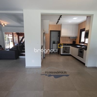Casa com 200m², 4 quartos (sendo 1 suíte), 3 garagens, no bairro Jurerê Internacional em Florianópolis