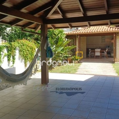 Casa com 200m², 4 quartos (sendo 1 suíte), 3 garagens, no bairro Jurerê Internacional em Florianópolis