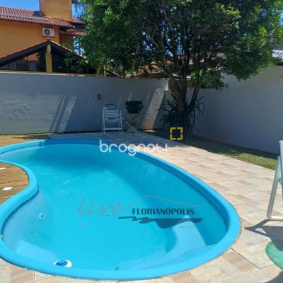 Casa com 200m², 4 quartos (sendo 1 suíte), 3 garagens, no bairro Jurerê Internacional em Florianópolis