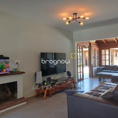 Casa com 200m², 4 quartos (sendo 1 suíte), 3 garagens, no bairro Jurerê Internacional em Florianópolis