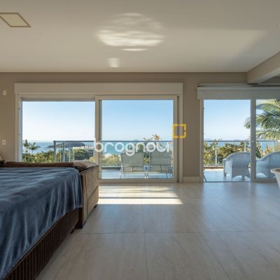 Casa com 818m², 6 quartos (sendo 4 suítes), 4 garagens, no bairro Canajurê em Florianópolis