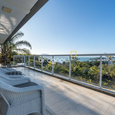 Casa com 818m², 6 quartos (sendo 4 suítes), 4 garagens, no bairro Canajurê em Florianópolis