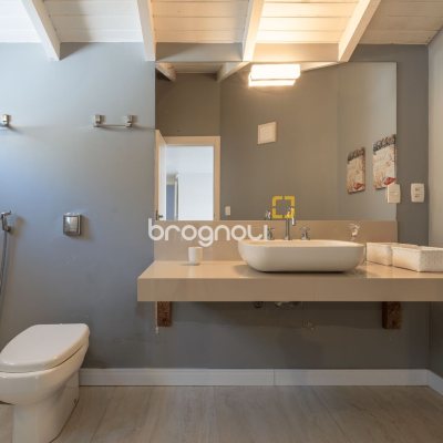Casa com 818m², 6 quartos (sendo 4 suítes), 4 garagens, no bairro Canajurê em Florianópolis