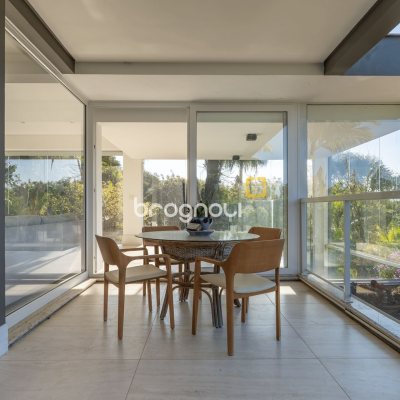 Casa com 818m², 6 quartos (sendo 4 suítes), 4 garagens, no bairro Canajurê em Florianópolis