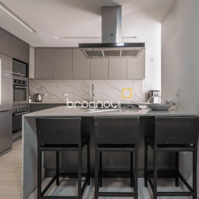 Casa com 818m², 6 quartos (sendo 4 suítes), 4 garagens, no bairro Canajurê em Florianópolis