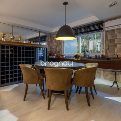 Casa com 818m², 6 quartos (sendo 4 suítes), 4 garagens, no bairro Canajurê em Florianópolis