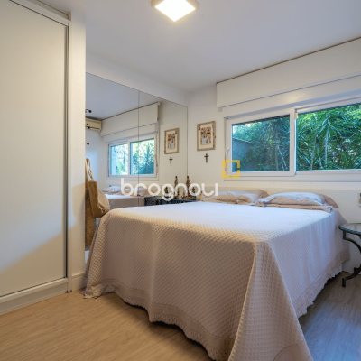 Casa com 818m², 6 quartos (sendo 4 suítes), 4 garagens, no bairro Canajurê em Florianópolis