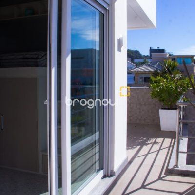 Casa com 421m², 4 quartos (sendo 4 suítes), 4 garagens, no bairro Jurerê em Florianópolis