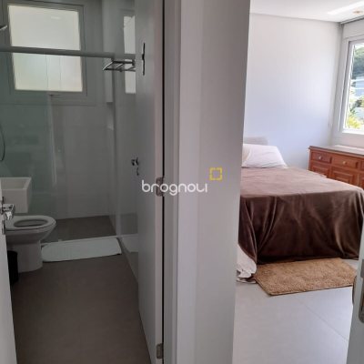 Casa com 421m², 4 quartos (sendo 4 suítes), 4 garagens, no bairro Jurerê em Florianópolis