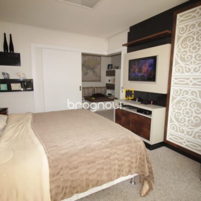 Casa com 421m², 4 quartos (sendo 4 suítes), 4 garagens, no bairro Jurerê em Florianópolis