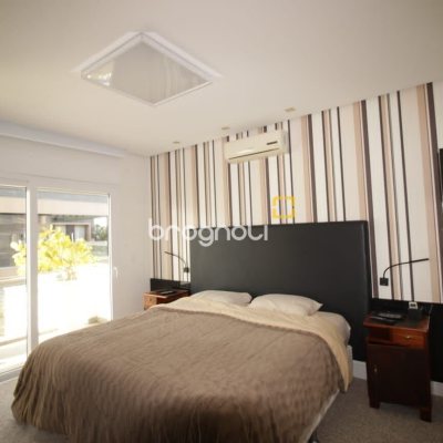 Casa com 421m², 4 quartos (sendo 4 suítes), 4 garagens, no bairro Jurerê em Florianópolis